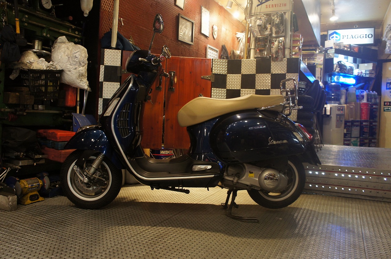 Vespa GTS250ie-3